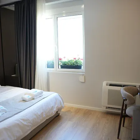 Otel Aquila D Dıraç