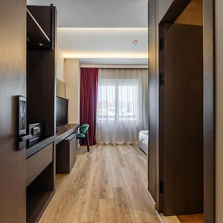 Aquila D 4*